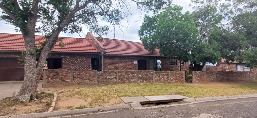 To Let 3 Bedroom Property for Rent in Morelig Free State